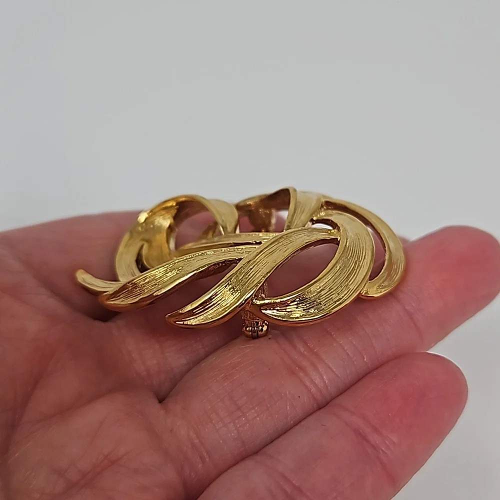 Vintage Monet Gold Tone Brooch Textured Swirl Leaf Classic Signed